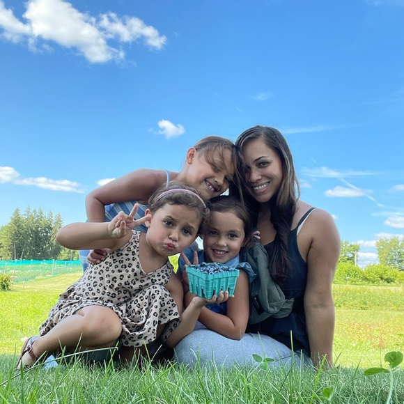 Meet your Posher, Leslie - Picture 2 of 4